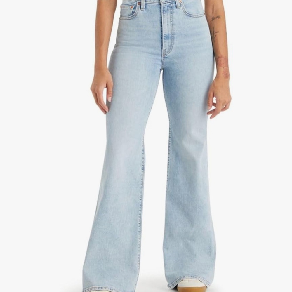 NWT Levi’s Ribcage bell bottom jeans